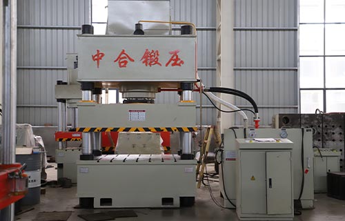 中合鍛壓高品質(zhì)、高效率三梁四柱液壓機